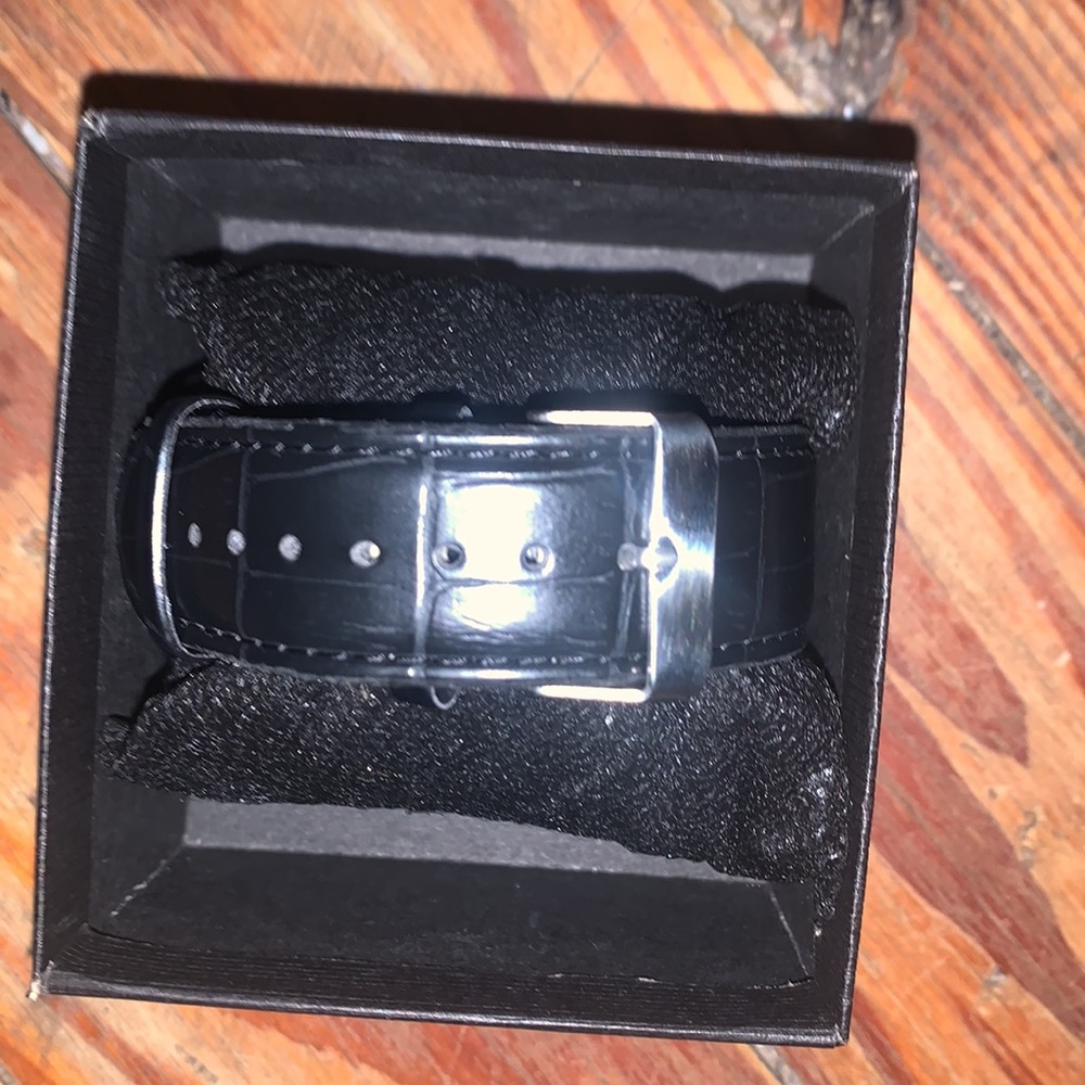 Men watch - Picture 4 of 4